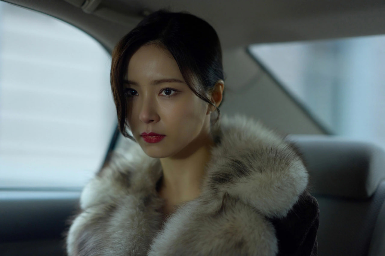 Во время съёмки сцены драки на лестнице режиссёр сам показал латвийским каскадерам, как надо падать в лестничный пролёт. Потом они признавались, что никогда не видели ничего подобного