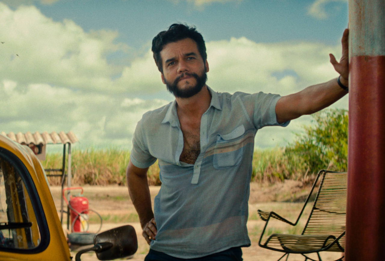 Клебер Мендонса обратился с письмом к руководству бразильскиз кинотеатров и попросил их показывать фильм с громким звуком — особенно в сцене карнавала