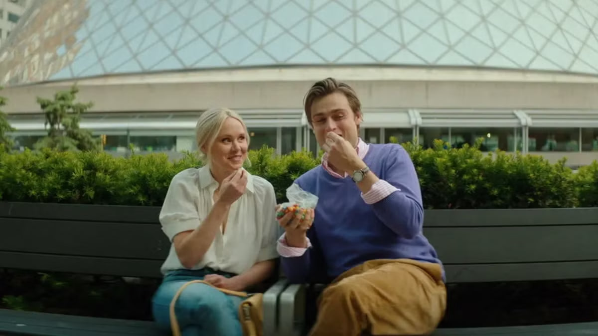 Дуглас Бут уже играл в экранизации классики молодого человека, страдающего из-за любви, — в «Ромео и Джульетте» (2013)