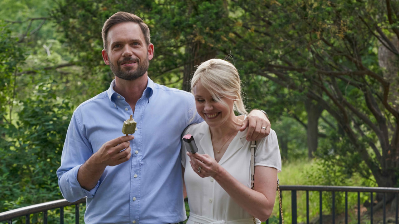 Режиссёр фильма ранее снимал музыкальные клипы и сам играл в инди-рок-группе Spitfires & Mayflowers