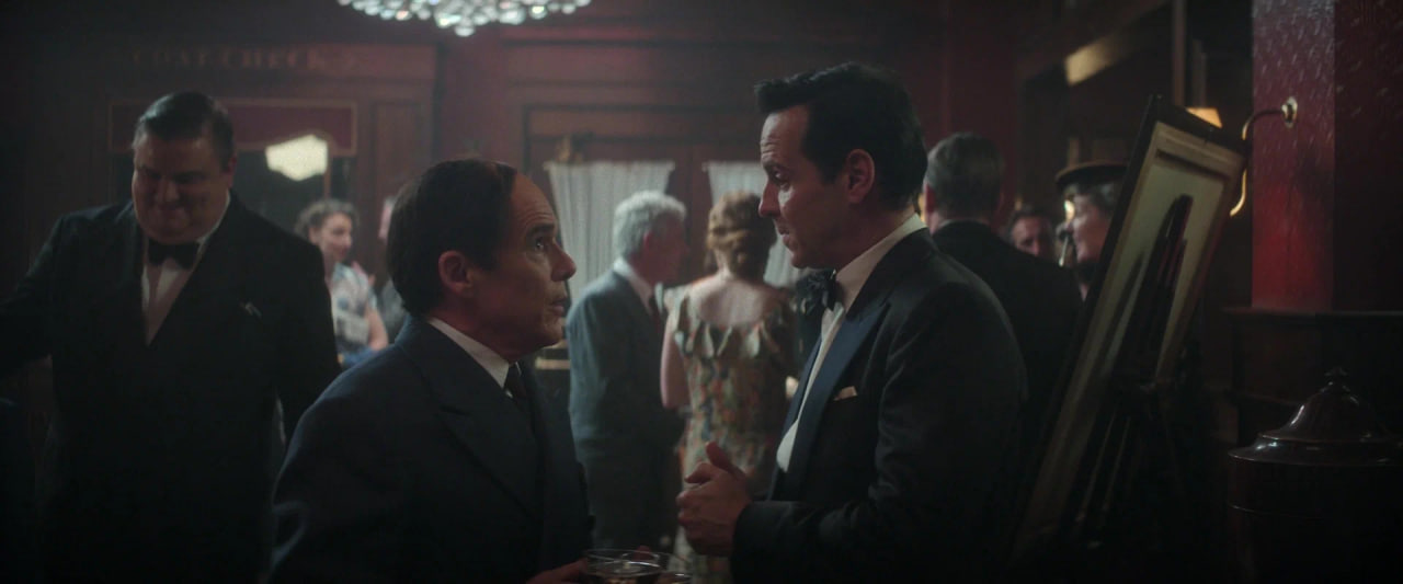 Чтобы герой Хоука казался низкорослым, Линклейтер использовал трюки с перспективой, съемки под определенным углом и фокусы с костюмами