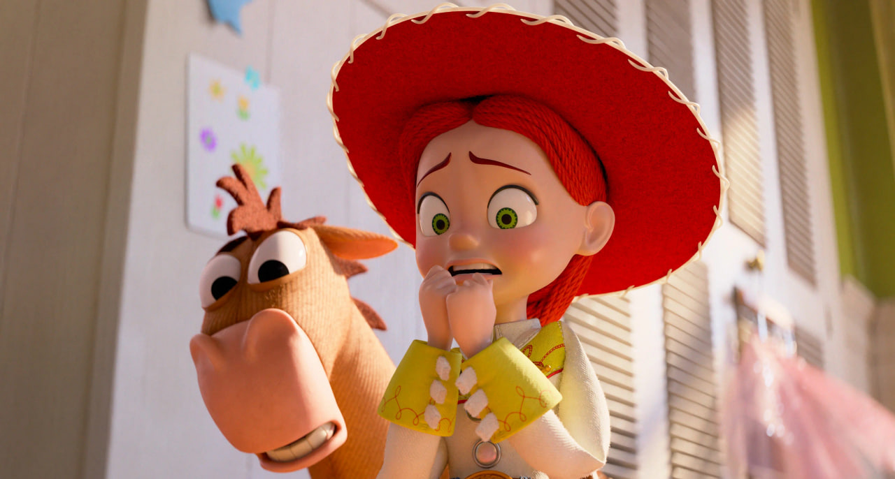 Это пятый анимационный фильм Эндрю Стэнтона для студии Pixar после «Приключений Флика» (1998), «В поисках Немо» (2003), «ВАЛЛ-И» (2008) и «В поисках Дори» (2016)
