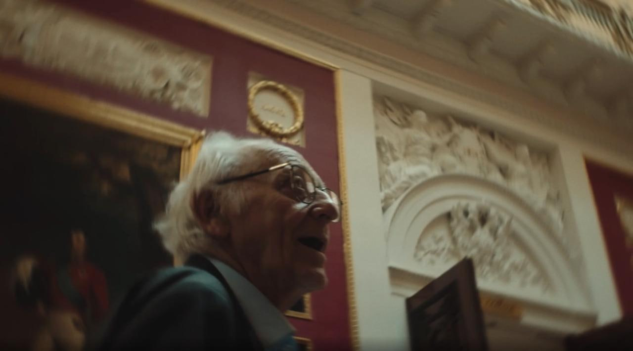 В 1990 году Жан-Люк Годар подарил Музею кино на собственную ретроспективу звуковую систему Dolby Stereo