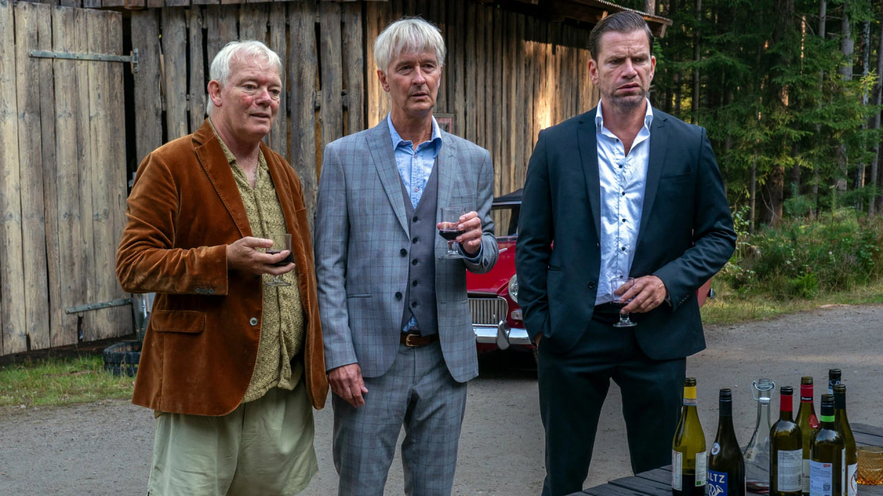 Режиссер признавался, что в его сценариях больше шуток, чем в финальном монтаже фильмов, а Миккельсен сказал, что самую смешную фразу «Последнего викинга» в итоге вырезали