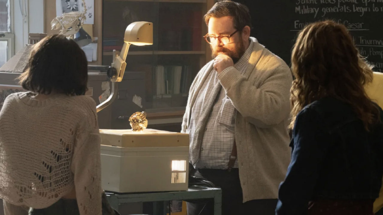 Пара героев фильма (в том числе Ник Фрост) получили фамилии классиков хоррор-жанра — Крейвен и Фридкин