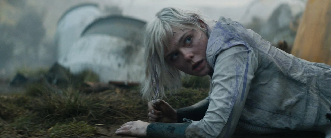 Режиссер Дэн Трахтенберг рассказал, что взаимоотношения хищника Дека и андроида Тии были вдохновлены игрой Shadow of The Colossus для приставки PlayStation 2