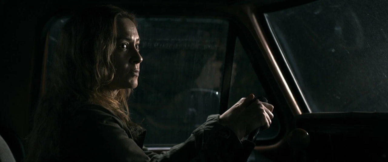 Крис Стакманн, рассказывая про любимые фильмы 2020 года в своем видеоблоге, хвалил «Охоту на волка» и сыгравшую там актрису Камиллу Салливан. А годы спустя позвал её на главную роль в «Шелби Оукс. Город-призрак»