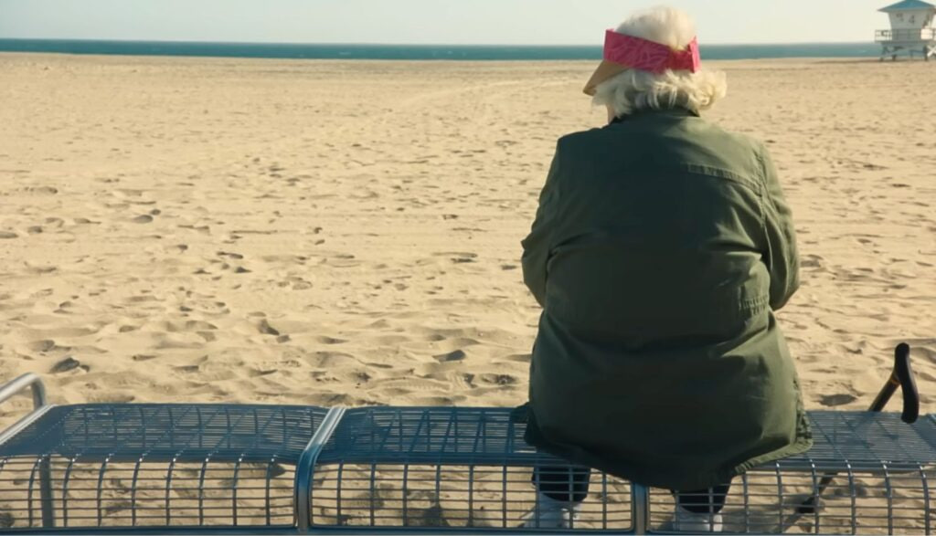 Эрин Келлиман — британская актриса, известная по ролям в «28 лет спустя» и «Зеленом рыцаре» — говорит в «Великой Элеанор» с американским акцентом