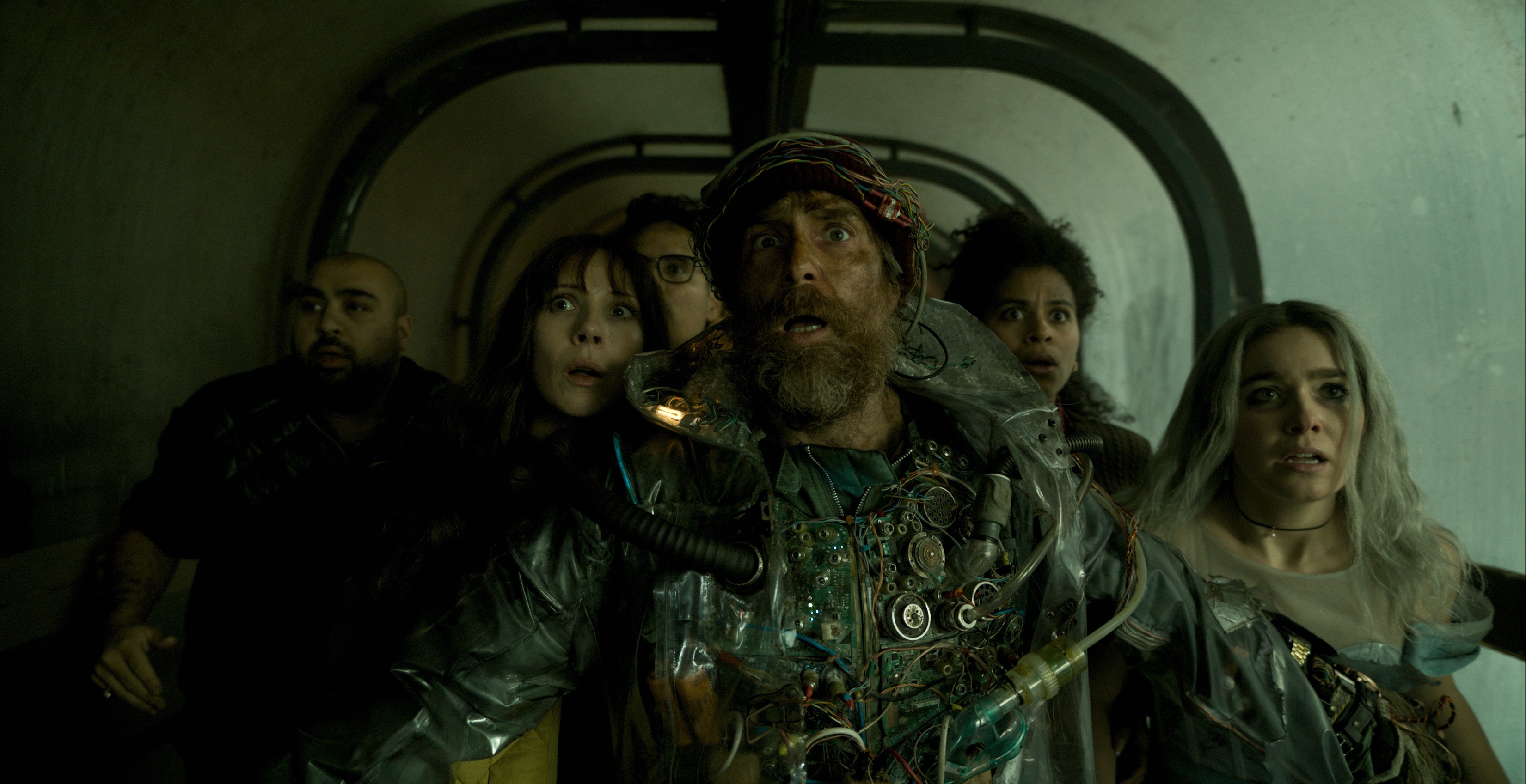 Сценарий нового фильма Гора Вербински восемь лет назад выглядел как 26 страниц пилотного эпизода для телесериала под названием «Не доверяй никому моложе 30 лет». В нём студент-филолог отчаянно пытался наладить контакт с однокурсниками через книги