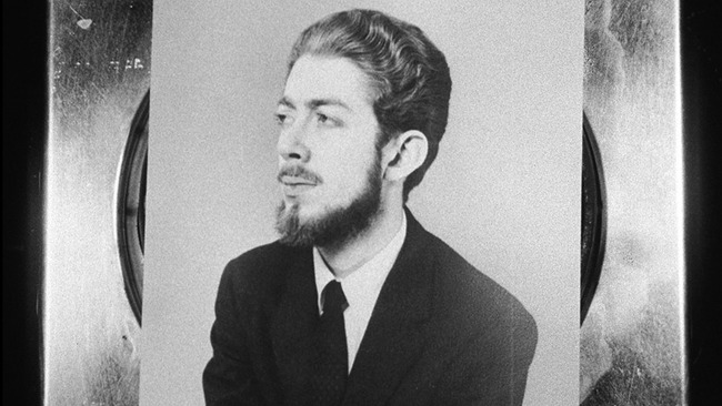 Автопортрет Холлиса Фрэмптона, снятый им в 1959 году, если верить описанию, которое он сам написал для включения в свой фильм 1971 года «(ностальгия)»