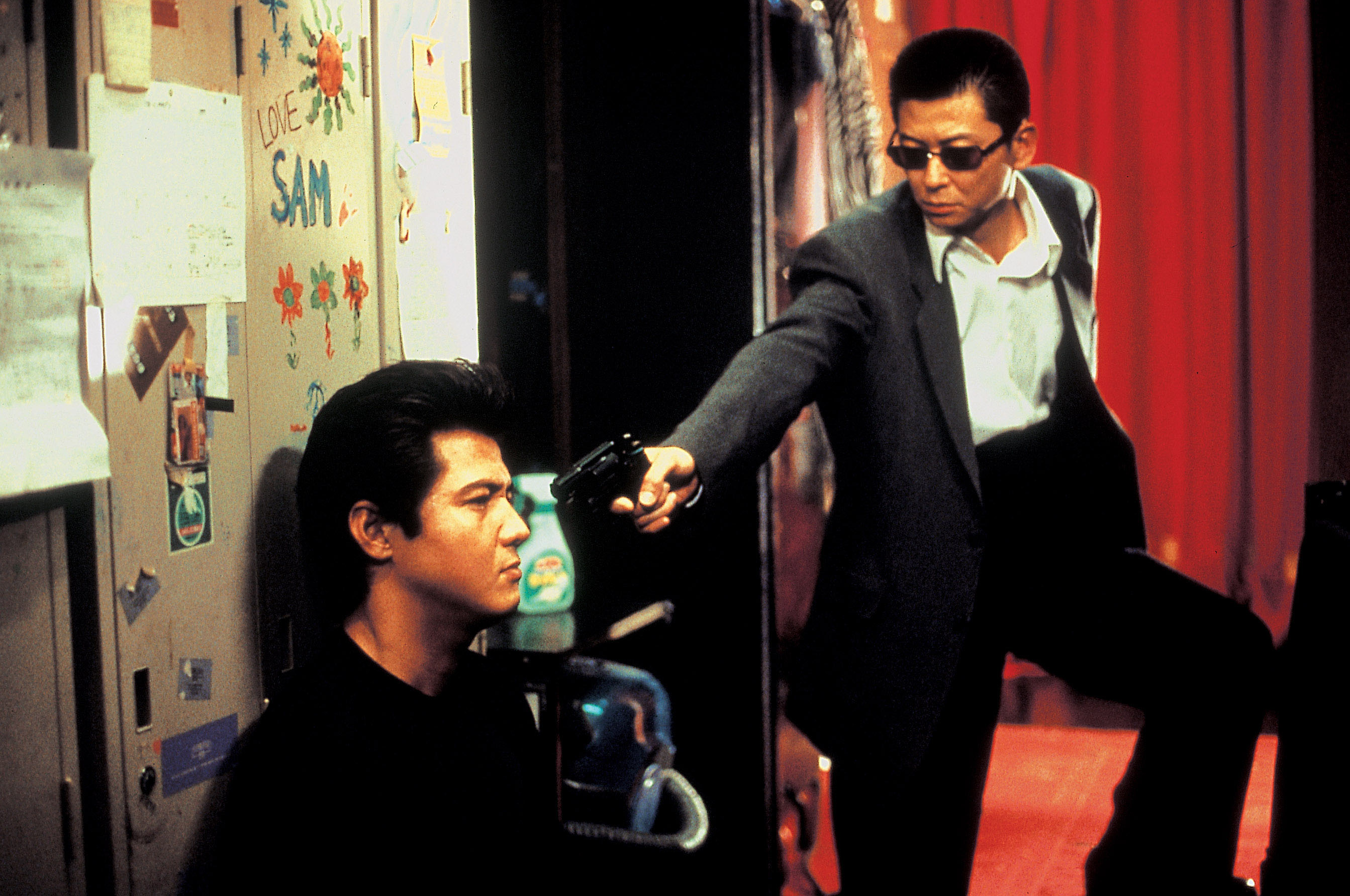 Три части фильмов «Живым или мёртвым» никак не связаны между собой, за исключением режиссёра Такаси Миике и актеров Рики Такеучи и Шо Айкавы