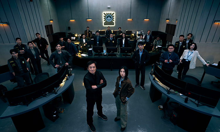 Это уже вторая совместная работа режиссера Ларри Янга и Джеки Чана после фильма «Кунг-фу жеребец»