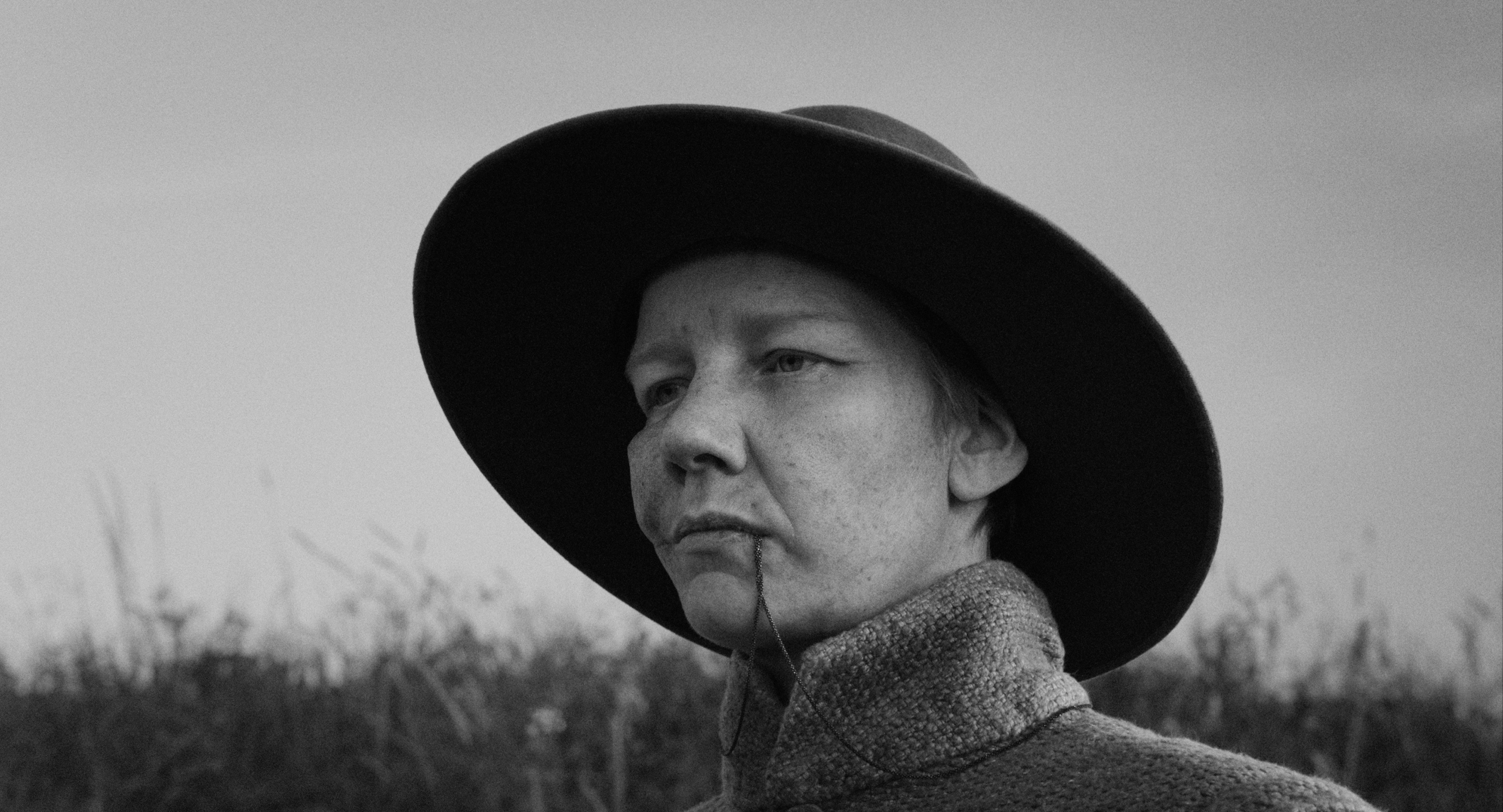 Главный персонаж Розе, которую играет Сандра Хюллер, вдохновлен многочисленными документальными свидетельствами о женщинах, переодевавшихся мужчинами на протяжении всей европейской истории