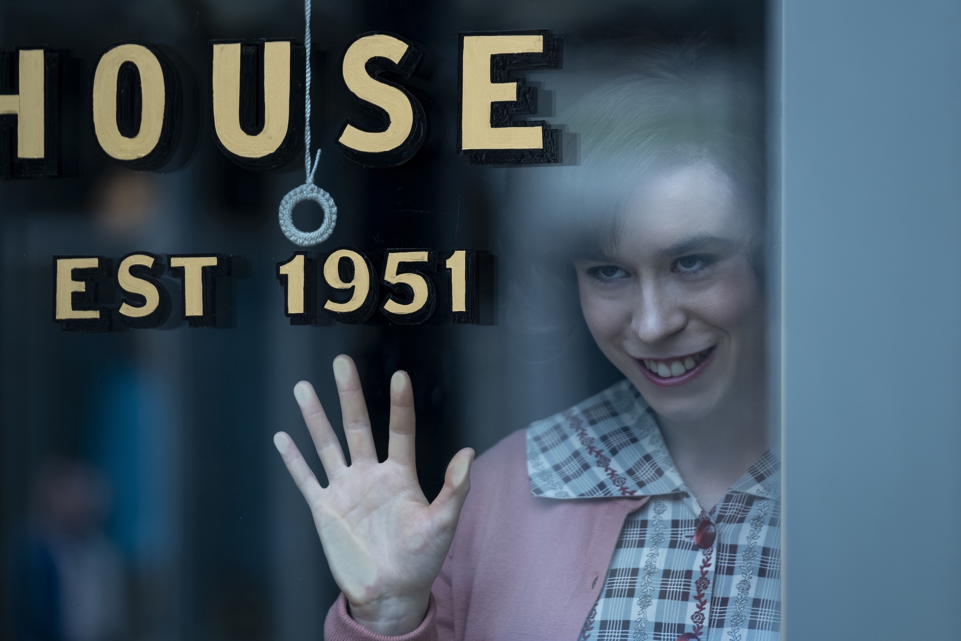 Сериал «Оно: Добро пожаловать в Дерри» будет состоять из трех сезонов. Каждый сезон будет происходить в разные периоды времени в Дерри