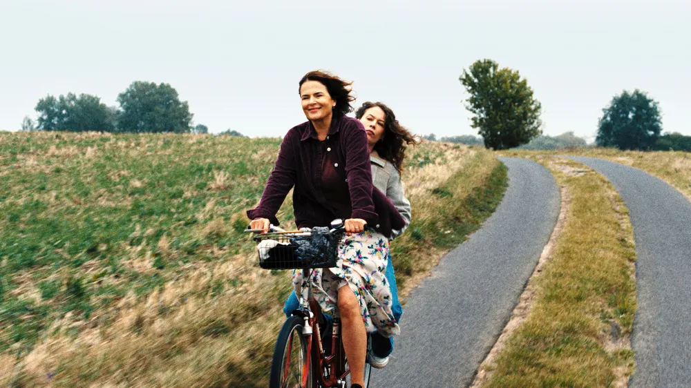 В начале картины появляется образ гребца, и Петцольд уверяет, что это отсылка к знаменитой картине Арнольда Бёклина «Остров мёртвых». «Это вертикально стоящий паромщик, который доставляет души умерших на остров»