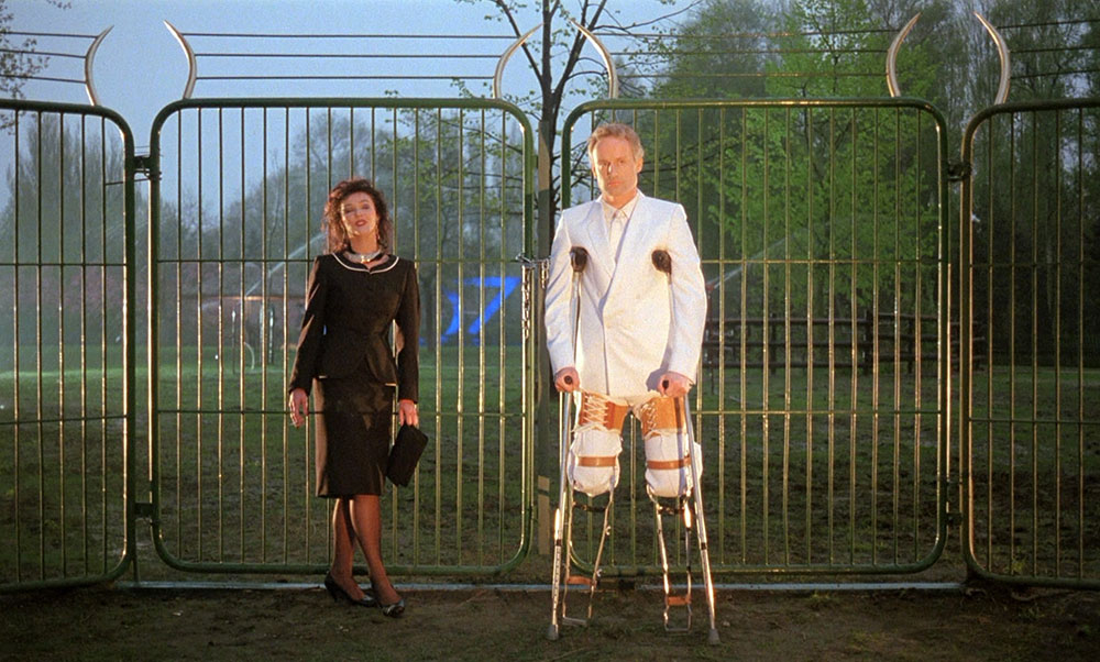 «Зед и два нуля» стал первым совместным проектом Питера Гринуэя и кинооператора Саши Вирни, который снимал практически все работы Гринуэя в 1980-х и 1990-х годах, вплоть до своей смерти в 2001 году. Гринуэй называл Вирни своим «самым важным соавтором»