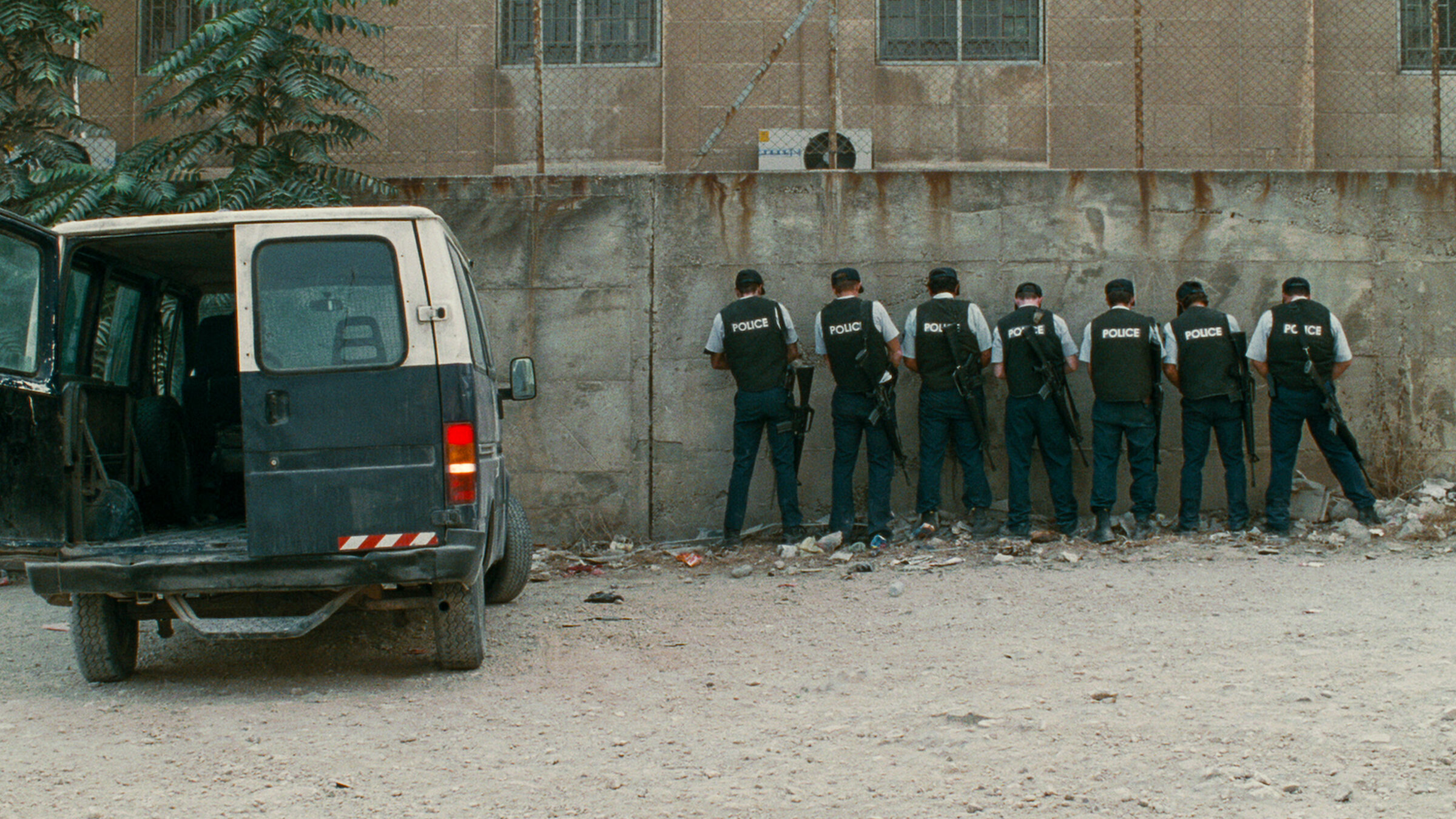 В фильме «Хроника исчезновения» Элиа Сулейман снялся вместе со своими родственниками, близкими и другими людьми, не являющимися профессиональными актерами