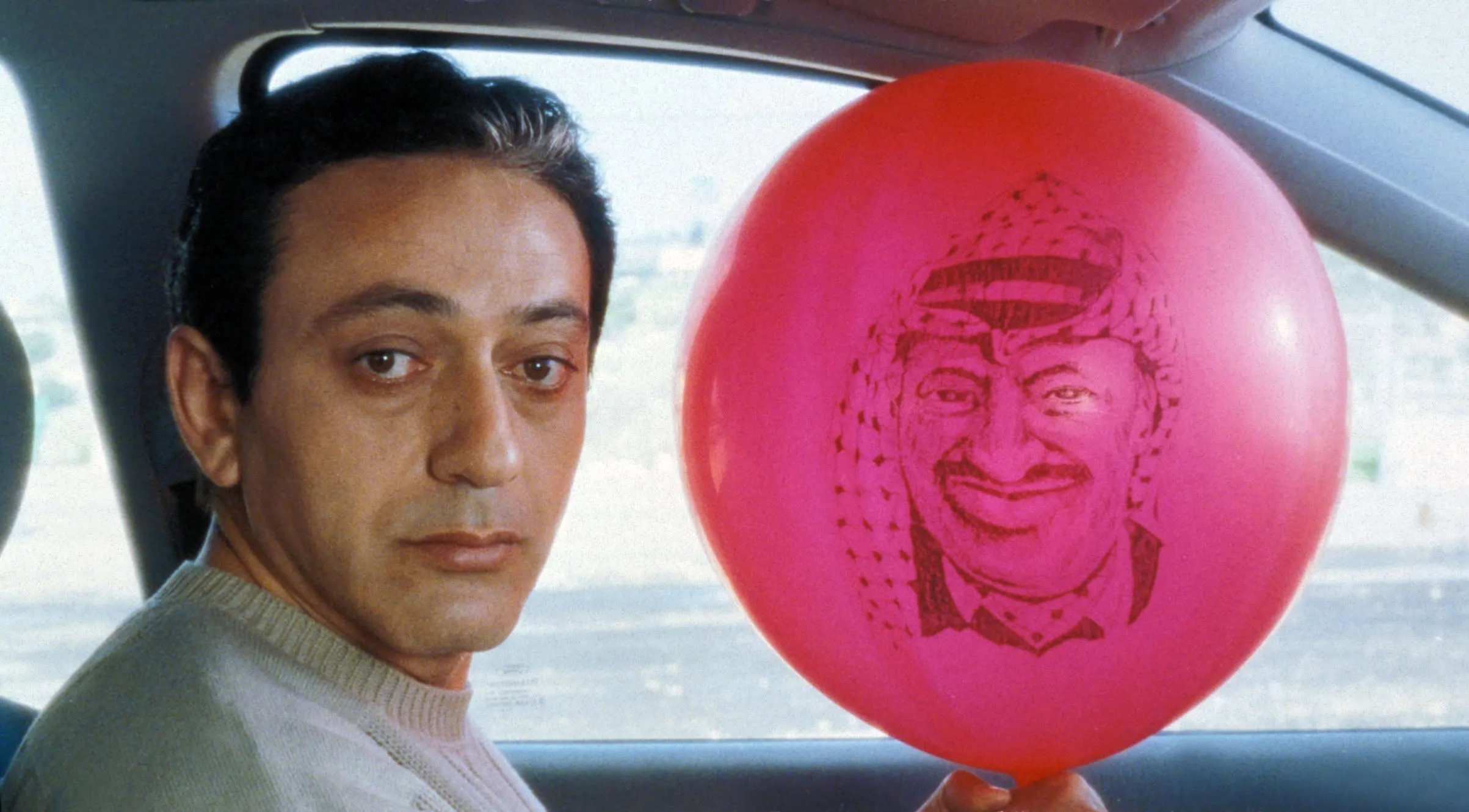 «Божественное вмешательство» не было номинировано на премию «Оскар» в категории «Лучший фильм на иностранном языке» в 2003 году, поскольку Академия не признавала Палестину в качестве государства. Это решение вызвало значительную негативную реакцию, поскольку фильмы из Гонконга и Тайваня, так же полностью не признанных ООН, до участия допускались