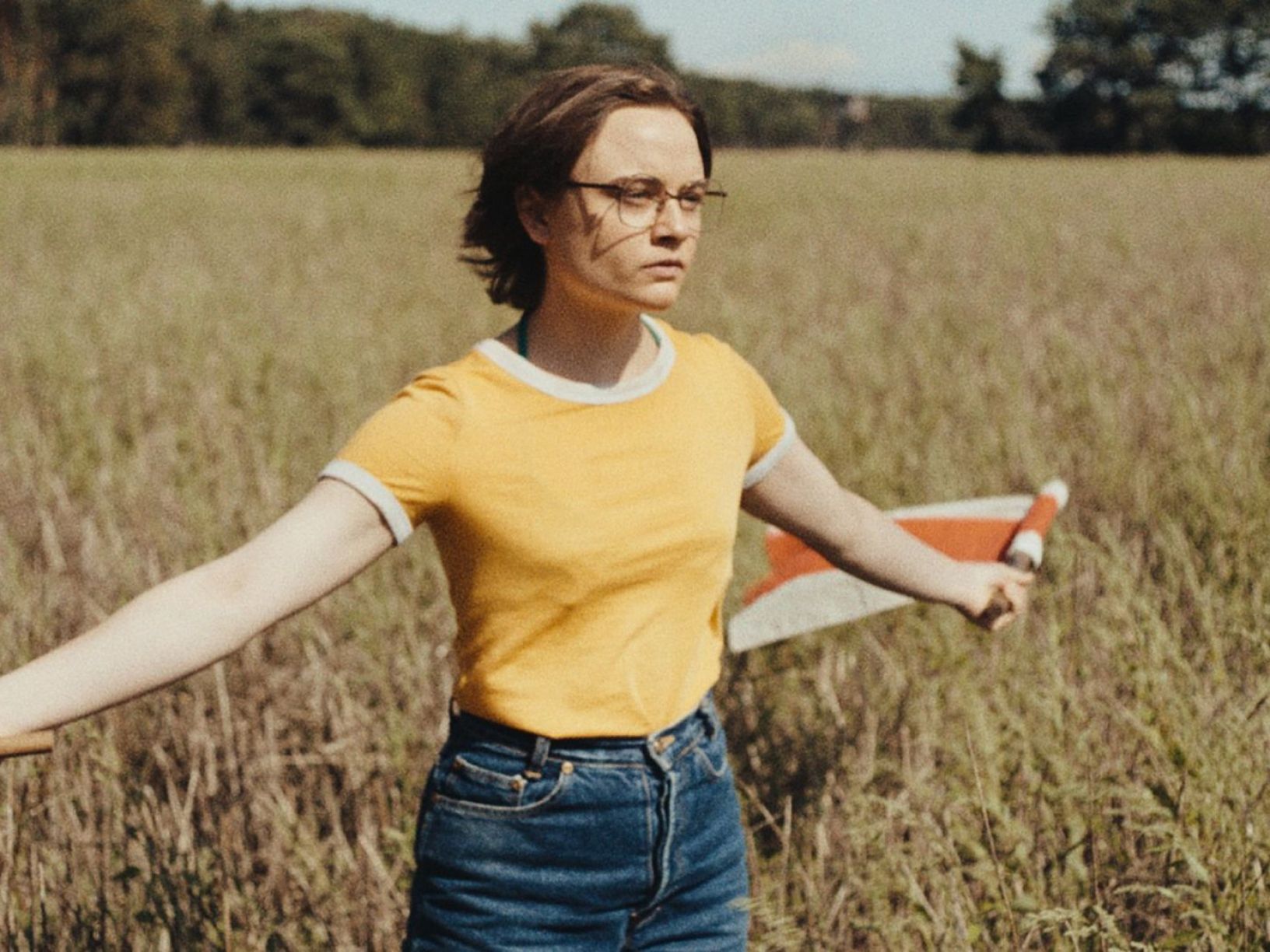 В дебютном фильме Шилински «Дочь» о себе громко заявила актриса Хелена Ценгель, которой на тот момент было 9 лет. С тех пор она успела сняться в получившей признание драме «Разрушительница системы» и у Пола Гринграсса в «Новостях со всех концов света». За судьбами актрис из «Звука падения» тоже предлагается внимательно следить