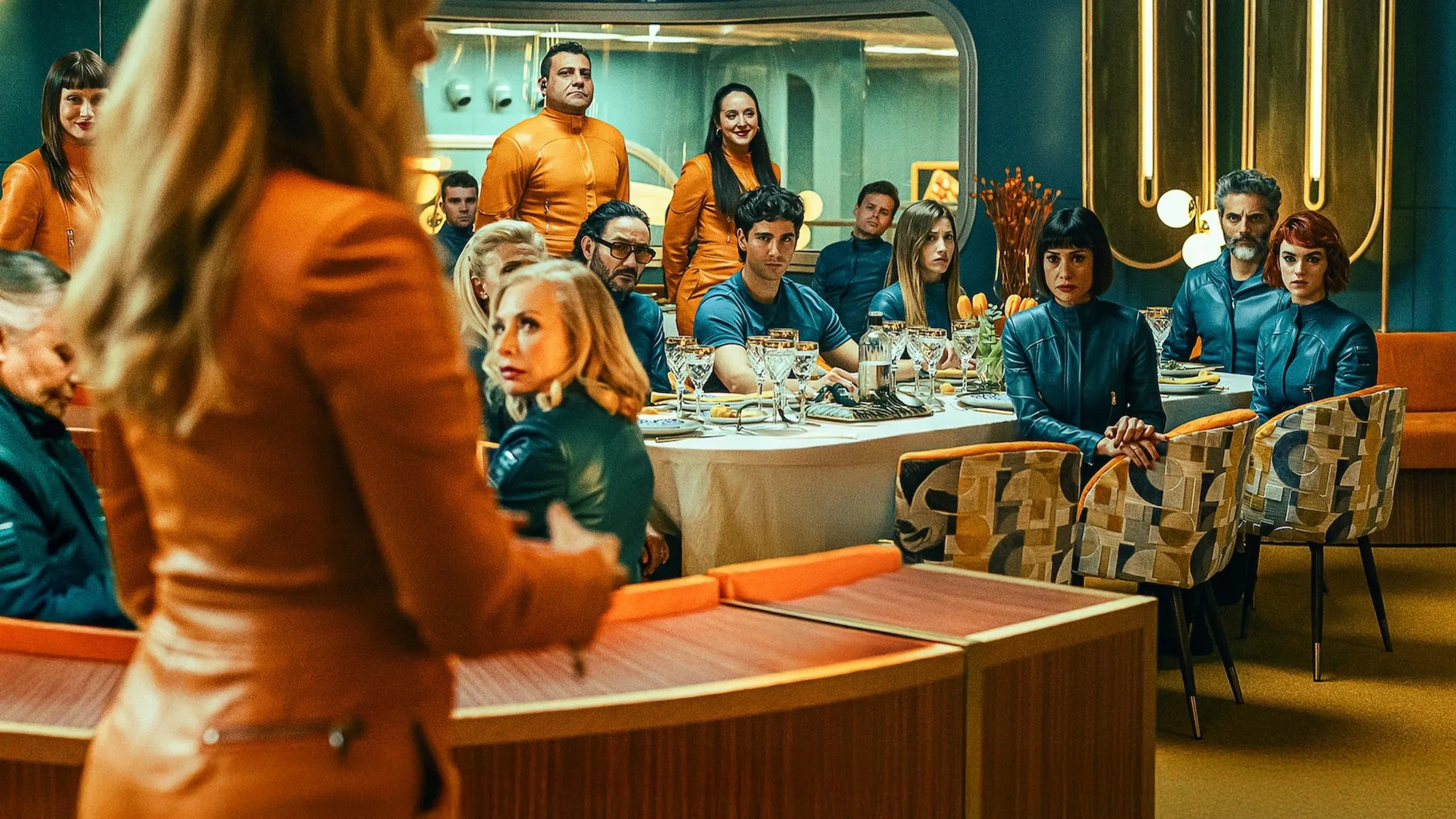 В съёмках сериала были задействованы 4800 статистов, более 7000 квадратных метров декораций (эквивалент 50 обычных домов) и более 160 элементов декораций, на создание которых ушло более семи месяцев. Создатели заявляют, что это самая амбициозная съемка в истории испанского кино и ТВ