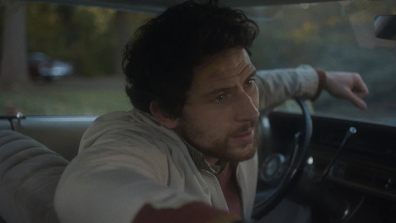 Для фильма «Вдохновитель» Райхардт черпала вдохновение в реальном ограблении, произошедшем в 1972 году в Художественном музее Вустера в Массачусетсе, когда средь бела дня были похищены две картины Гогена, одна Пикассо и одна Рембрандта. Воры были арестованы, а картины возвращены через несколько дней