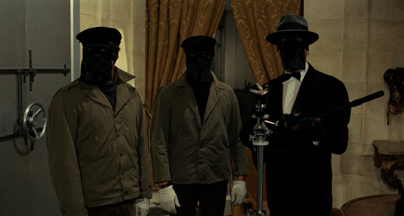 Сцена ограбления в «Красном круге» длится ровно 27 минут и не содержит ни одного диалога