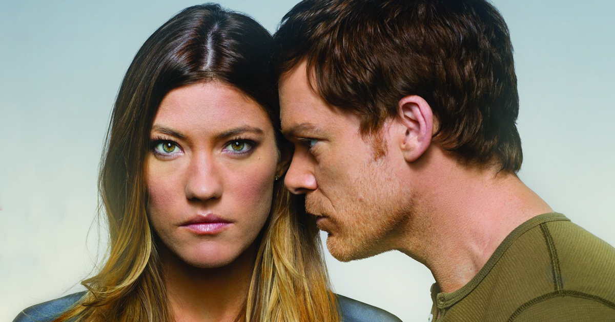 Хотя в сериале они играют брата и сестру, Майкл Си Холл и Дженнифер Карпентер познакомились на съемках и поженились 31 декабря 2008 года. Впоследствии они развелись в декабре 2010 года, но продолжали работать вместе в сериале