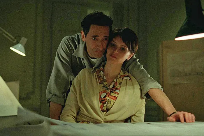 Кадр из фильма "Бруталист" (2024)