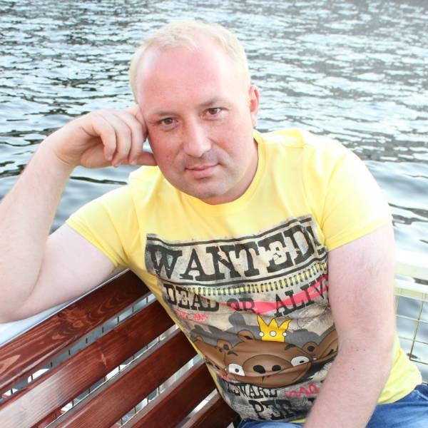 Олег Николаев