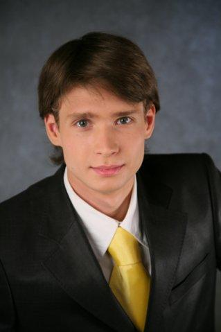 Александр Николаев