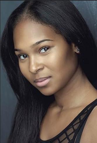 Nadine Mills