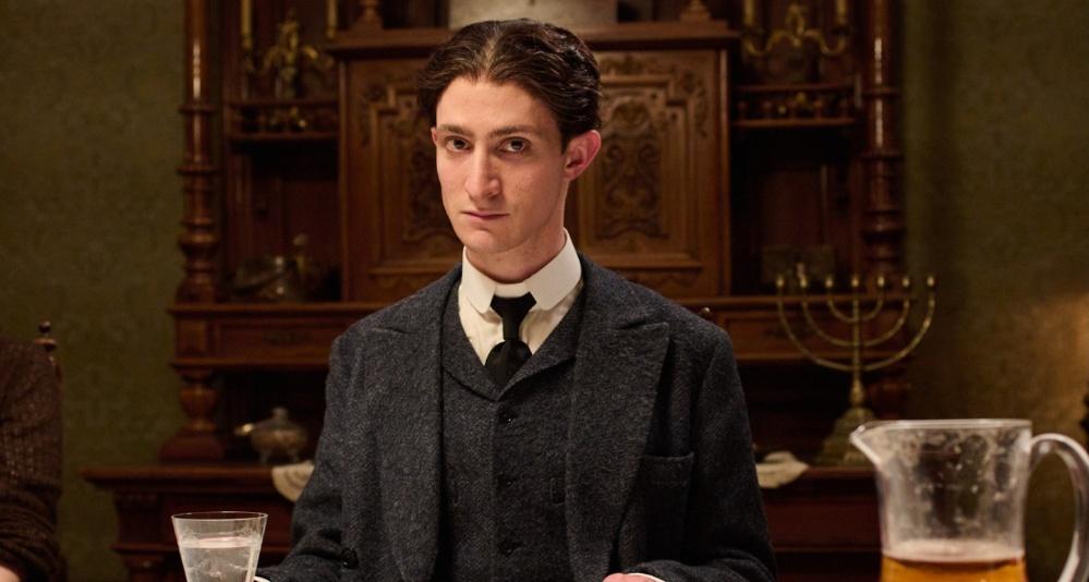 Суровый отец, пыточные машины и тараканы в байопике «Франц» Агнешки Холланд