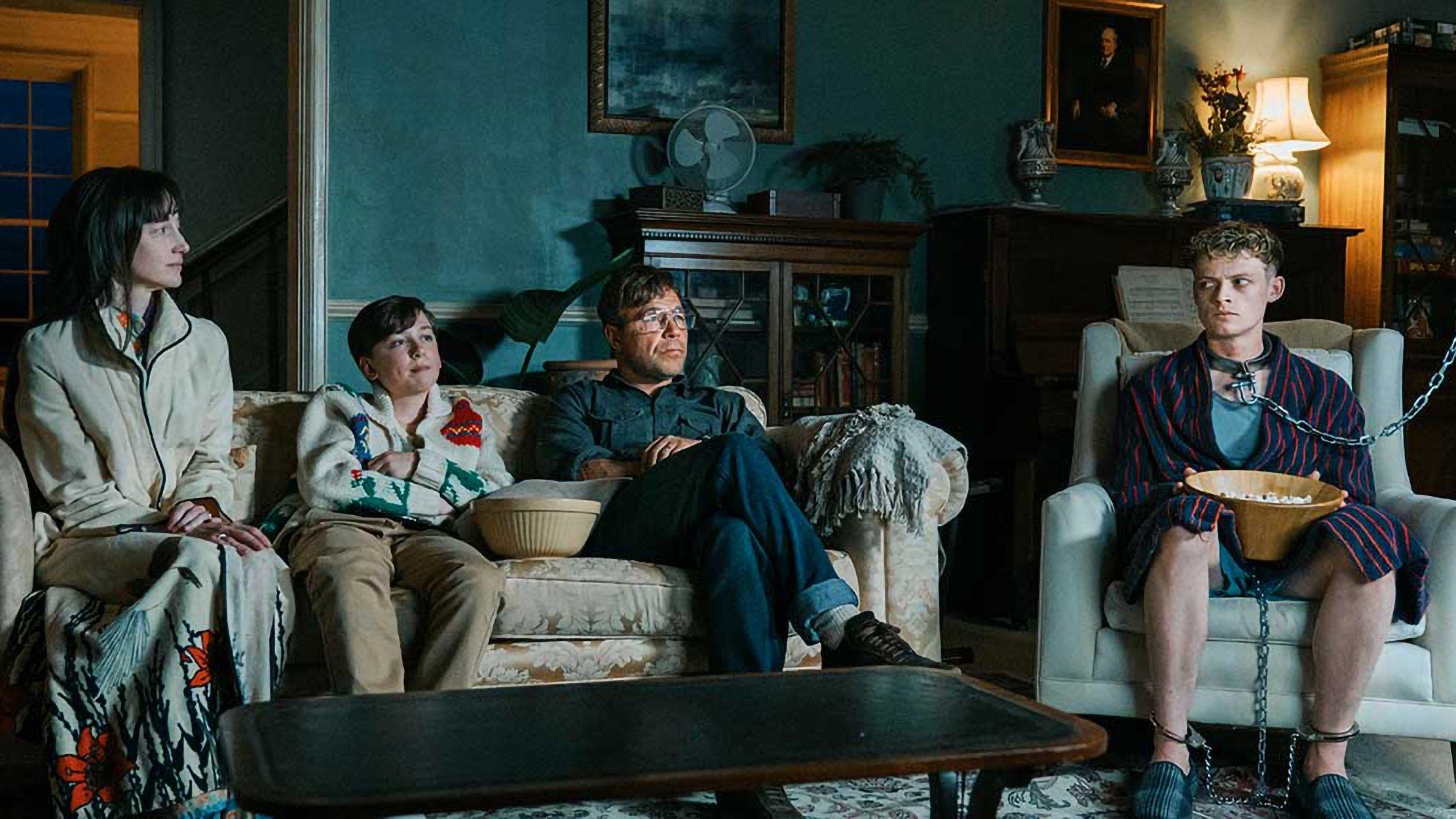 Строгий, но справедливый Стивен Грэм, трэш-стримы и (не)педагогическое насилие в фильме «На цепи»