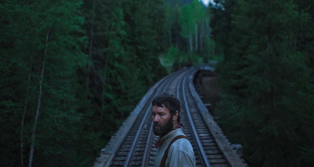 Видео дня. Netflix опубликовал клип на песню Ника Кейва из фильма «Сны поездов»