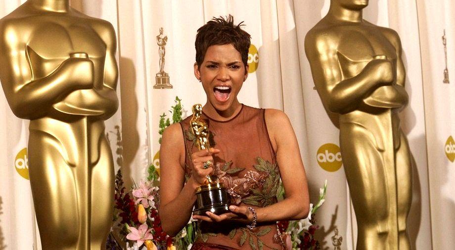 Цитата дня. Холли Берри — об «Оскаре», не повлиявшем на её карьеру: «Я-то думала, к моему дому подъедет грузовик со сценариями»