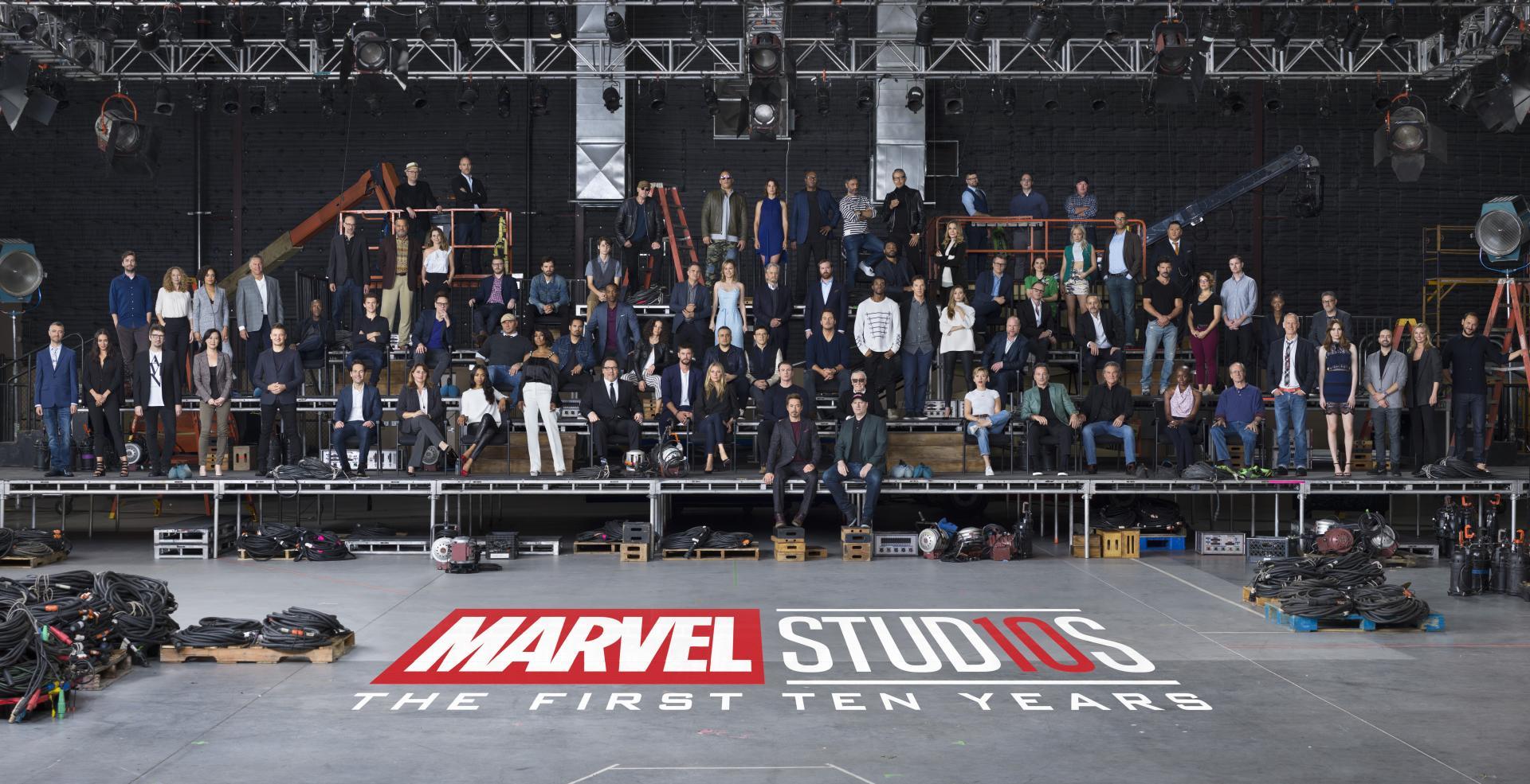 Совместное фото создателей фильмов Marvel Studios