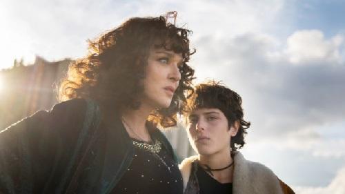 Netflix выпустит сериал с Валерией Голино «Лживая взрослая жизнь» 4 января