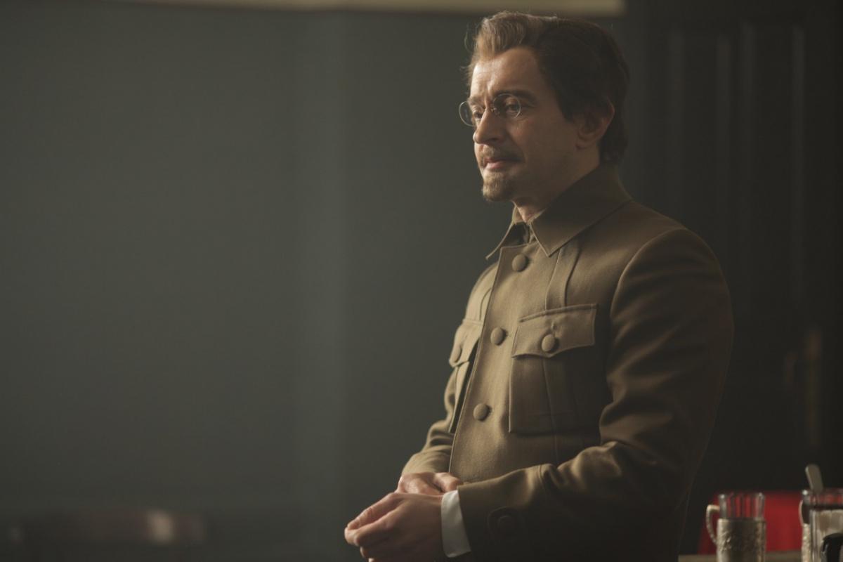 Netflix приобрел права на сериал «Троцкий» с Константином Хабенским в главной роли