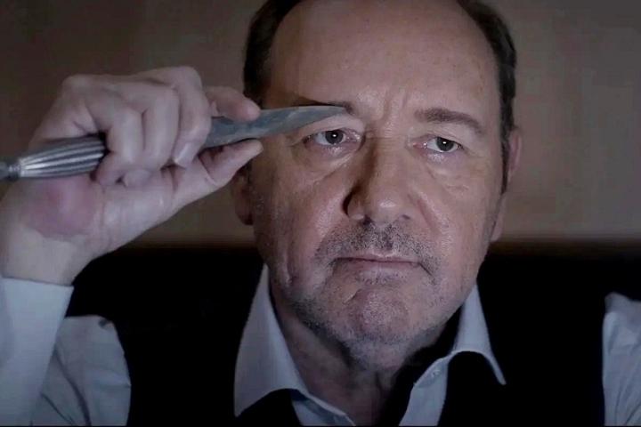 Награда дня. Кевин Спейси получил приз фестиваля сериалов, хотя не снимался в них с момента увольнения из «Карточного домика»