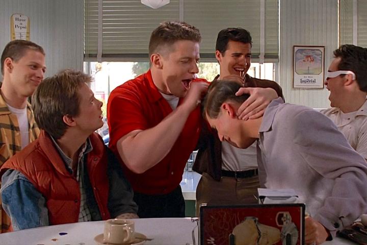 Цитата дня. Майкл Дж. Фокс — о том, почему фильм «Назад в будущее» актуален даже спустя 40 лет: «Мы живём в эпоху буллинга»