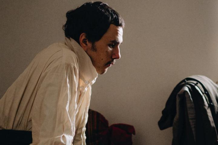 Друг мой, друг мой, я очень и очень болен: одиночество и любимый конь в «Лермонтове»