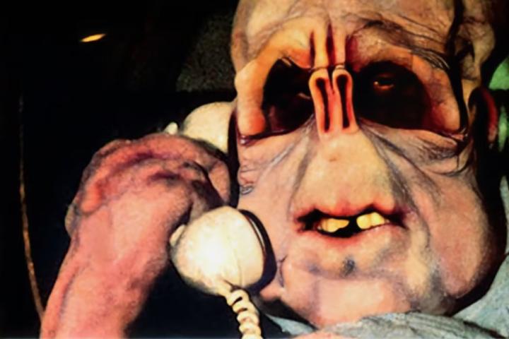 Бургеры с человечиной, матерящиеся куклы, крысообразные обезьяны. С чего начинал Питер Джексон