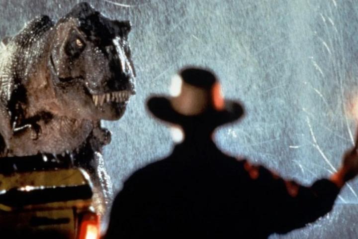 История дня. Джеймс Кэмерон мог поставить хоррор-версию «Парка юрского периода» в начале 1990-х