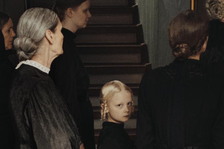 Солнце, дождь, память, жизнь и смерть в амбициозной и искусной драме «Звук падения» 