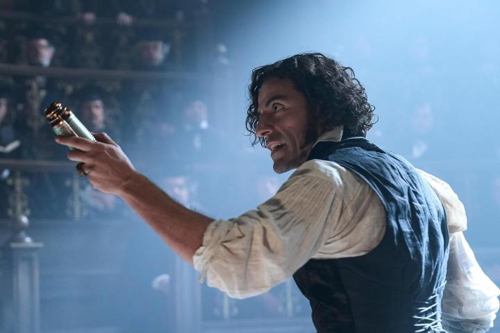 Готичный Джейкоб Элорди, одноногий Оскар Айзек и рисованные волки в «Франкенштейне» Гильермо Дель Торо