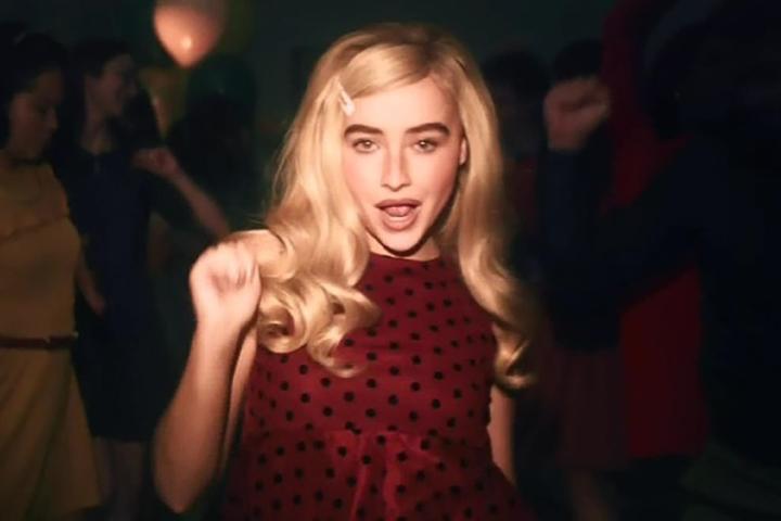 Экранизация дня. Сабрина Карпентер сыграет в музыкальной киноверсии «Алисы в Стране чудес»