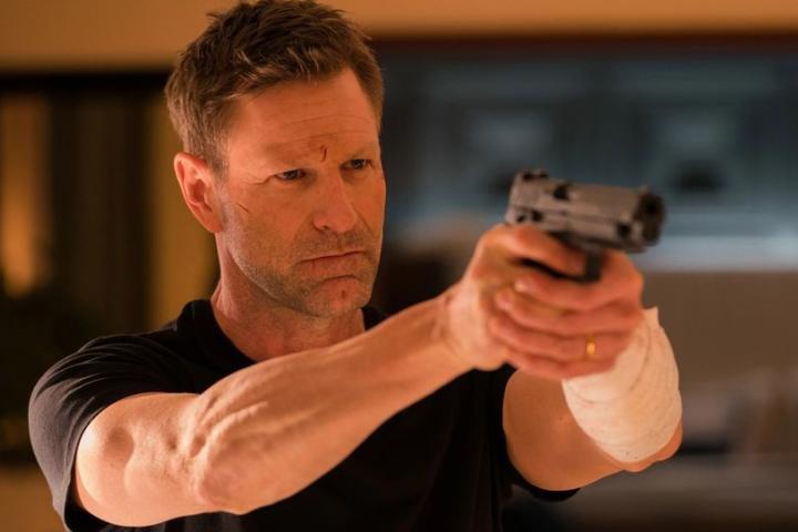 Анонс дня. Ренни Харлин, Аарон Экхарт и продюсеры «Джона Уика» готовят футуристический экшен-триллер