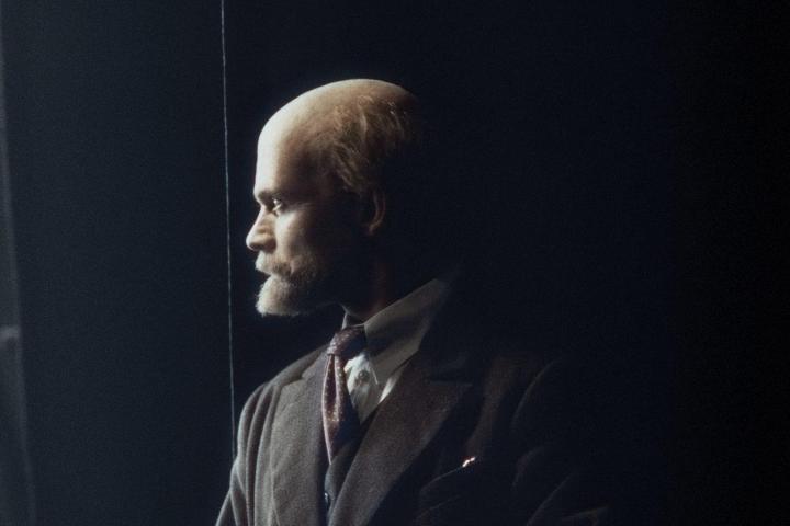 Юра Борисов, четыре аллегории российского народа и старания гримеров в «Хрониках русской революции»