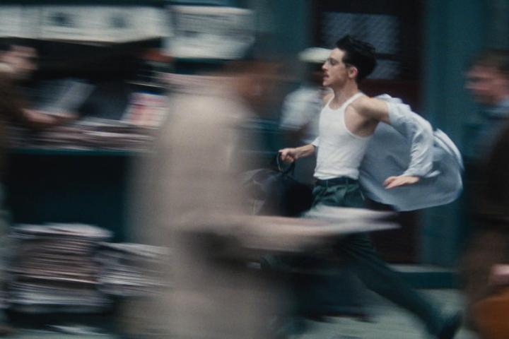 Прыщавый Тимоти Шаламе, сперматозоид с яйцеклеткой и много беготни в «Марти Великолепном»