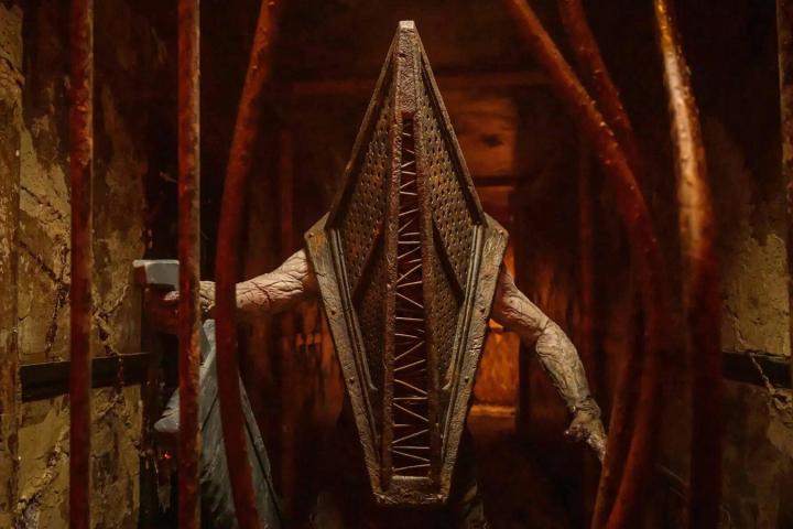 Летающая кровать, гигантские тараканы и лабиринты разума в хорроре «Возвращение в Сайлент Хилл»